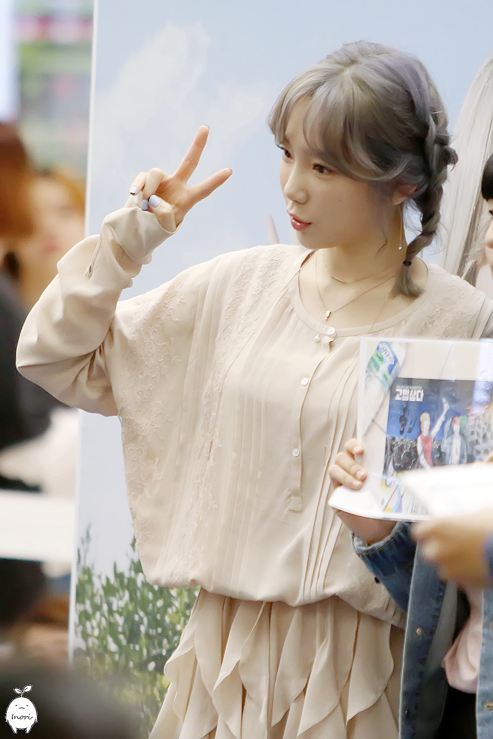 [PIC][23-09-2016]TaeYeon tham dự buổi Fansign cho thương hiệu nước uống "SAMDASOO" tại COEX Live Plaza vào tối nay - Page 9 895713e1gw1f8759ii4wij20rs15onpd