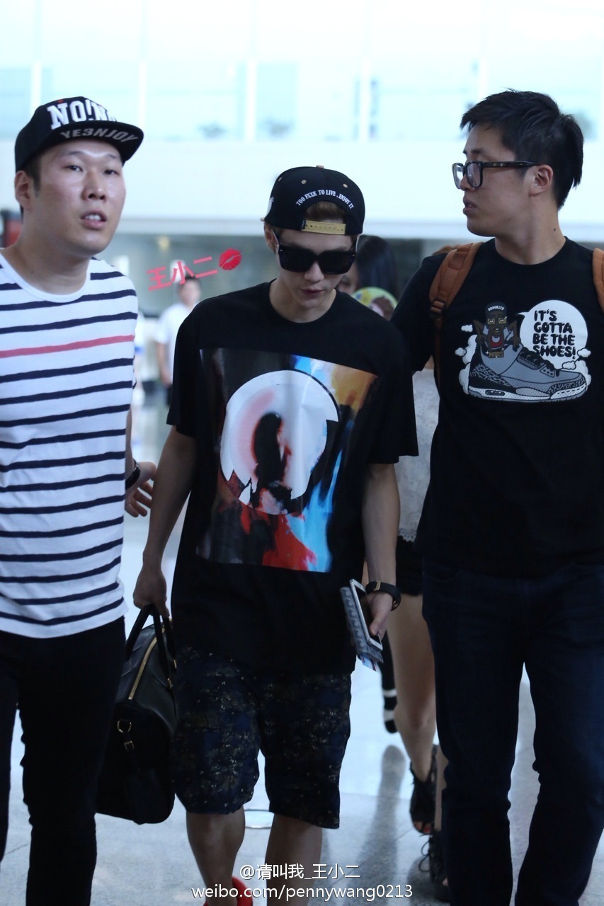 [FANTAKEN] 140628 Tianjin Airport - Departure [37P] 8a7c4f4djw1ehuv1m09p4j20np0zkafh