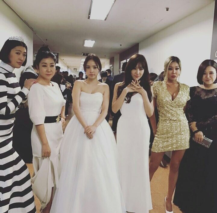 [PIC][24-12-2016]Tiffany tham dự và biểu diễn tại “2016 KBS Entertainment Awards” vào hôm nay 91026876gw1fb24a0ye51j20k00joaco