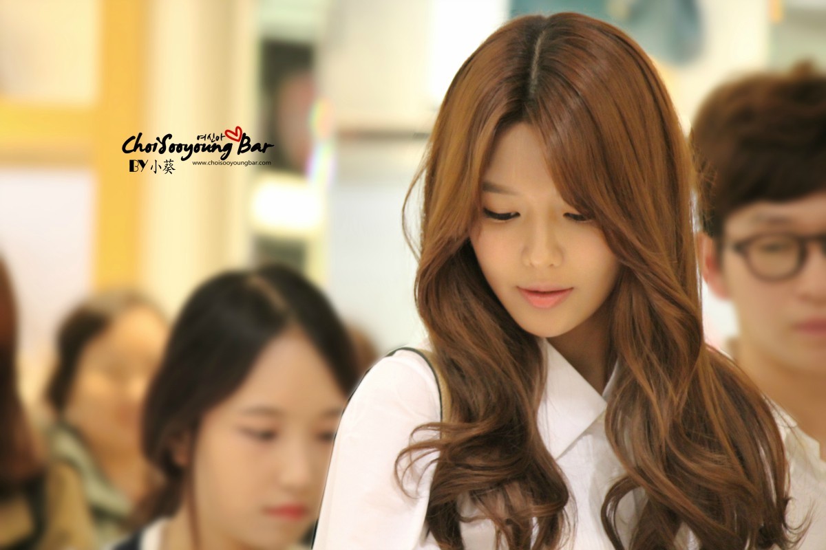 [PIC][08-09-2013]SooYoung xuất hiện tại buổi fansign thứ 4 cho thương hiệu "Double M" vào trưa nay   93e3c1bdgw1e8f5jbcs03j20xc0m8n0k