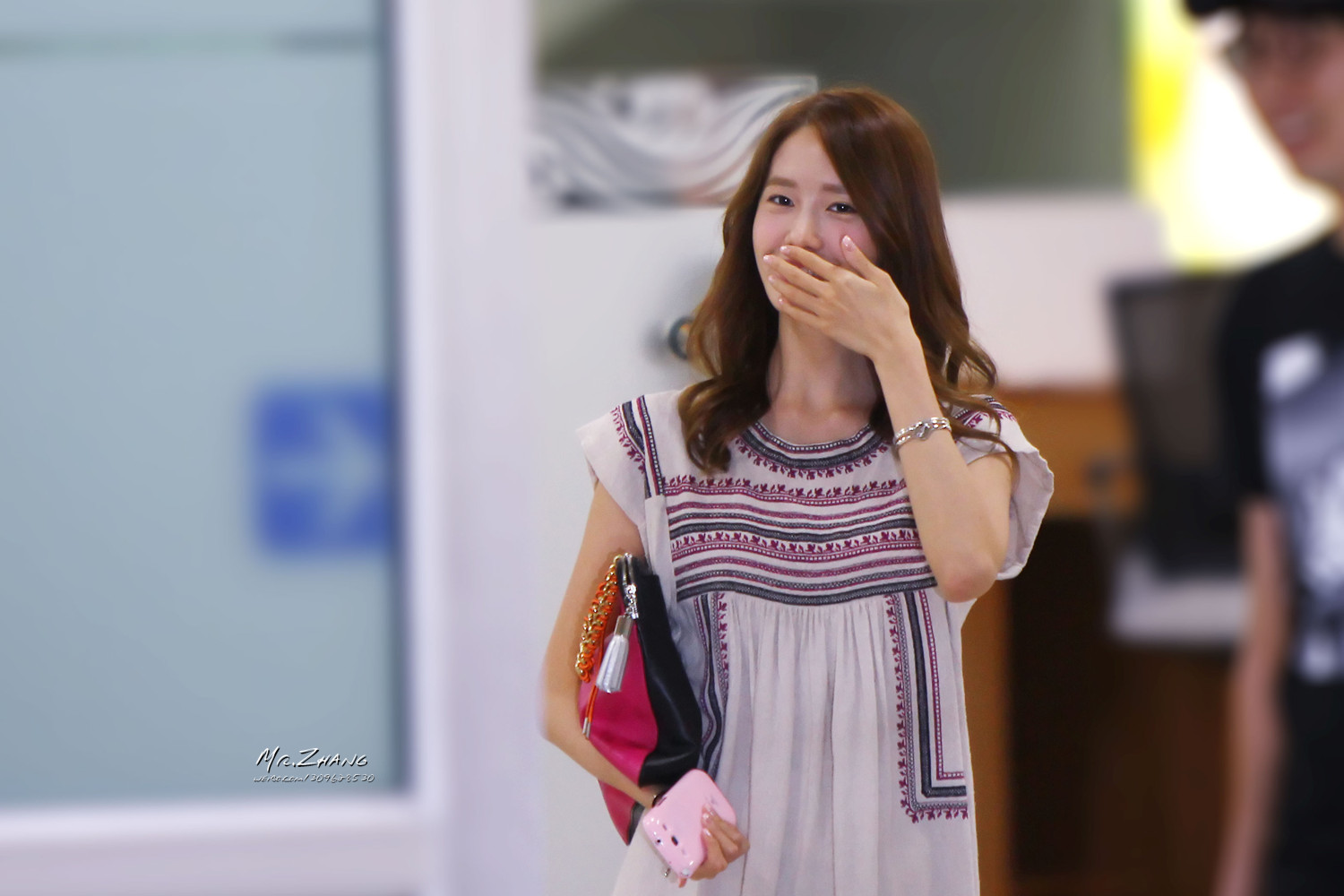 [PIC][29-06-2013]SNSD trở về Hàn Quốc vào chiều nay 944ee8c0jw1e65dm85vuuj215o0rsn2h