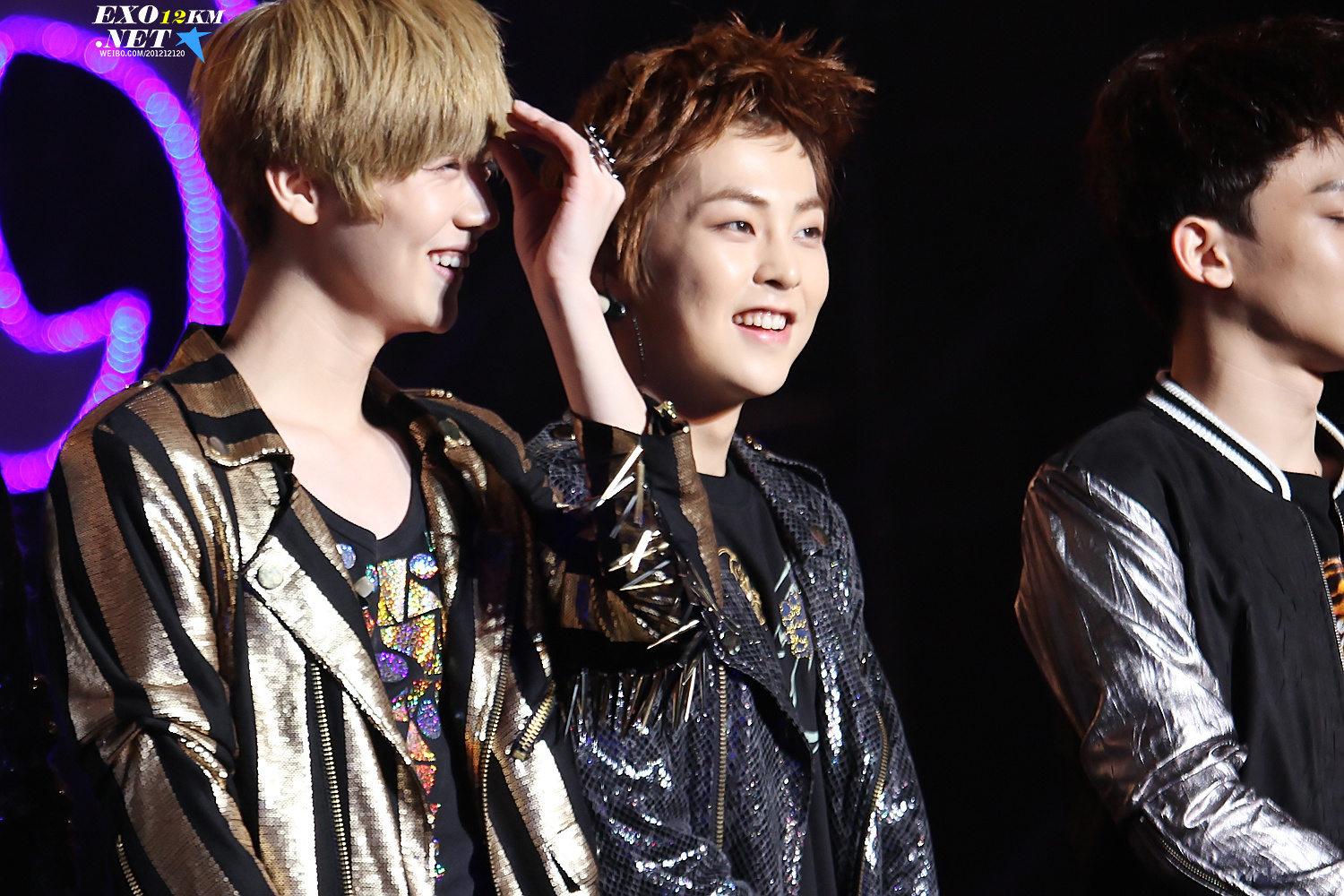 [Fantaken] 091212 EXO M XiuMin @ Chongqing Irreplaceable Concert  97fe69f5tw1dzptp9ne3rj