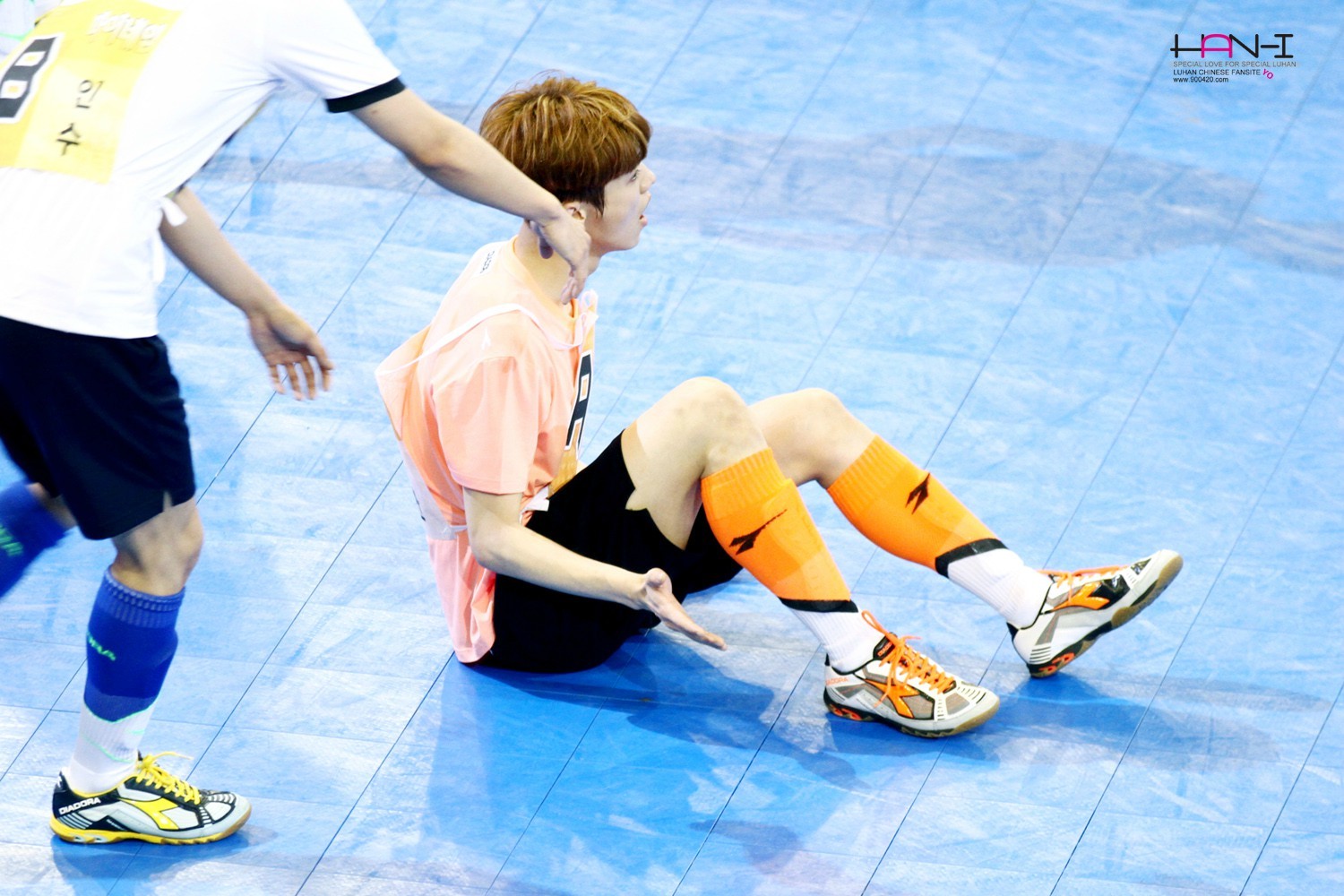 [FANTAKEN] 140526 MBC Idol Futsal Championship [49P]  9e8e974dgw1egstigr5zij215o0rs7cg