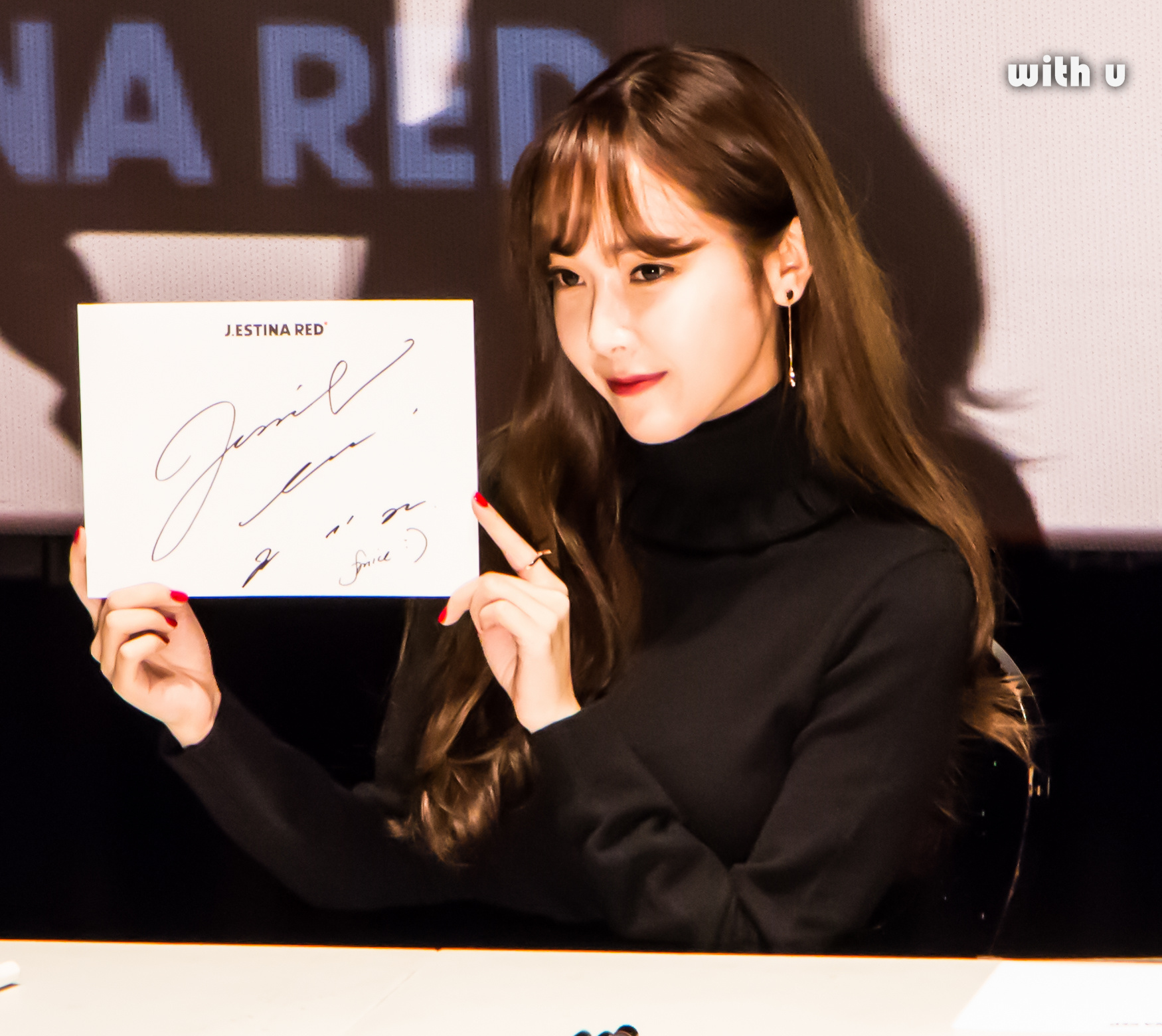 [PIC][07-11-2015]Jessica tham dự buổi Fansign cho dòng mỹ phẩm "J.ESTINA RED" tại "Myeongdong Lotte Cinema" vào chiều nay - Page 2 9f4c7b4bjw1exw423pf7nj21cm17ck9y