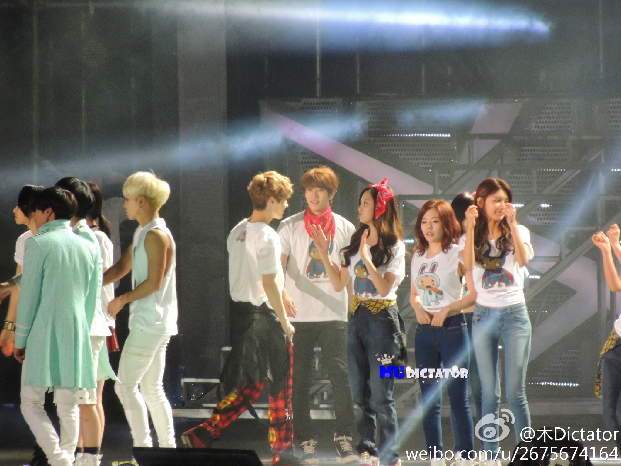 [PIC][18-10-2013]SNSD khởi hành đi Bắc Kinh để tham gia "SMTOWN Live World Tour III in Beijing" vào chiều nay - Page 4 9f7b8c34jw1e9rf6g15ffj21kw16o151