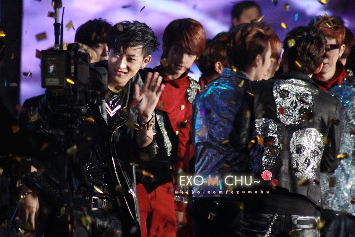 [Fantaken] 311212 EXO M XiuMin @ Jiangsu New Year's Eve Concert  A066e683jw1e0f2eh6djlj