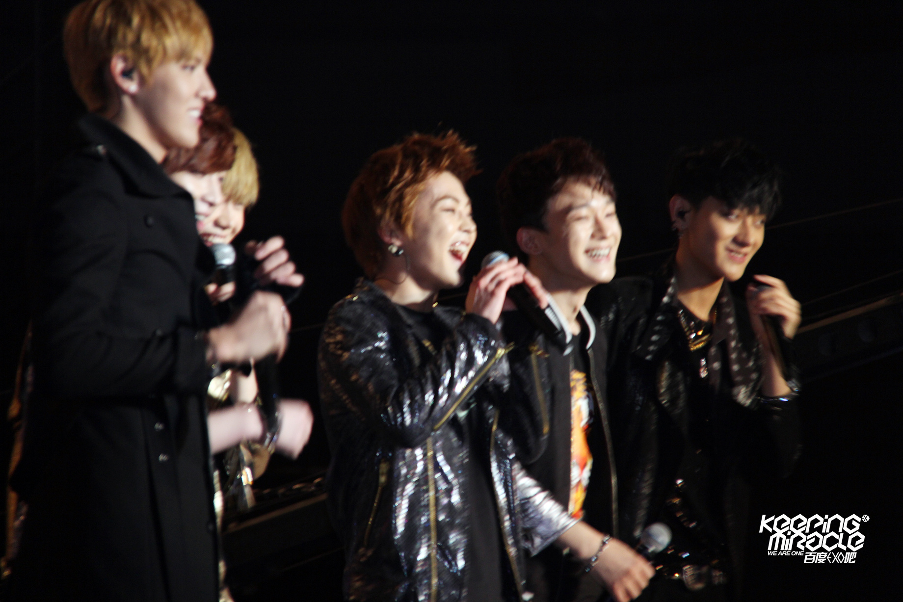 [Fantaken] 091212 EXO M XiuMin @ Chongqing Irreplaceable Concert  A161433fgw1dzsauzrs3rj