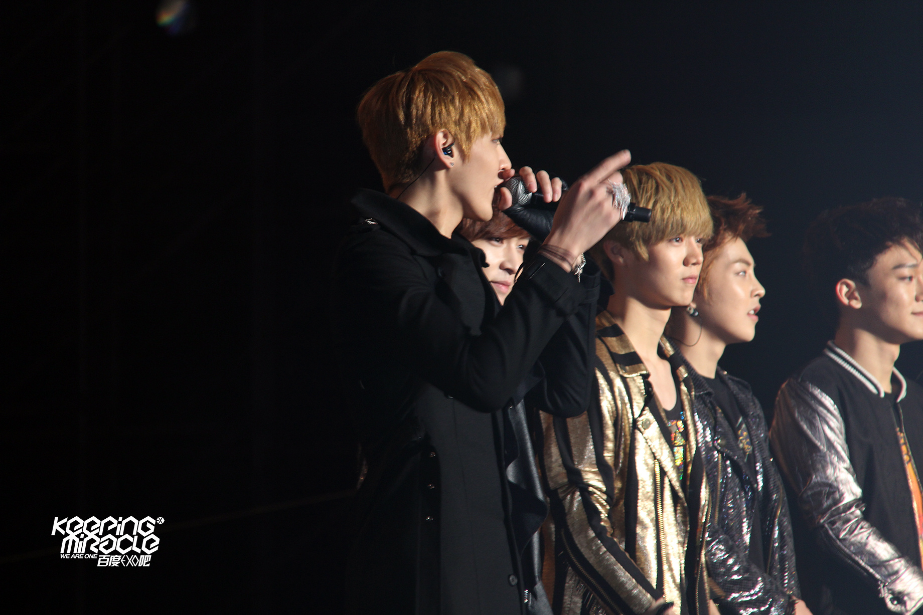 [Fantaken] 091212 EXO M XiuMin @ Chongqing Irreplaceable Concert  A161433fgw1dzsb52d4u4j