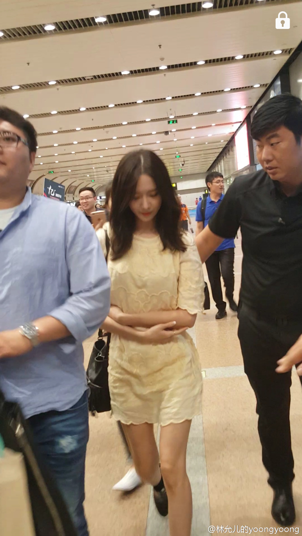 [PIC][03-07-2016]YoonA xuất hiện tại Bắc Kinh để ghi hình cho chương trình "Are You Normal" vào hôm nay A1663867jw1f5gy67redpj20qo1ben84