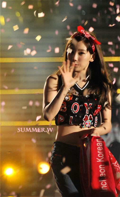 [PIC][01-09-2013]Hình ảnh mới nhất từ "Incheon Korean Music Wave 2013" của SNSD và MC YulTi vào tối nay - Page 2 A2be6f0ejw1e88ig6rlvhj20e30n4dh4