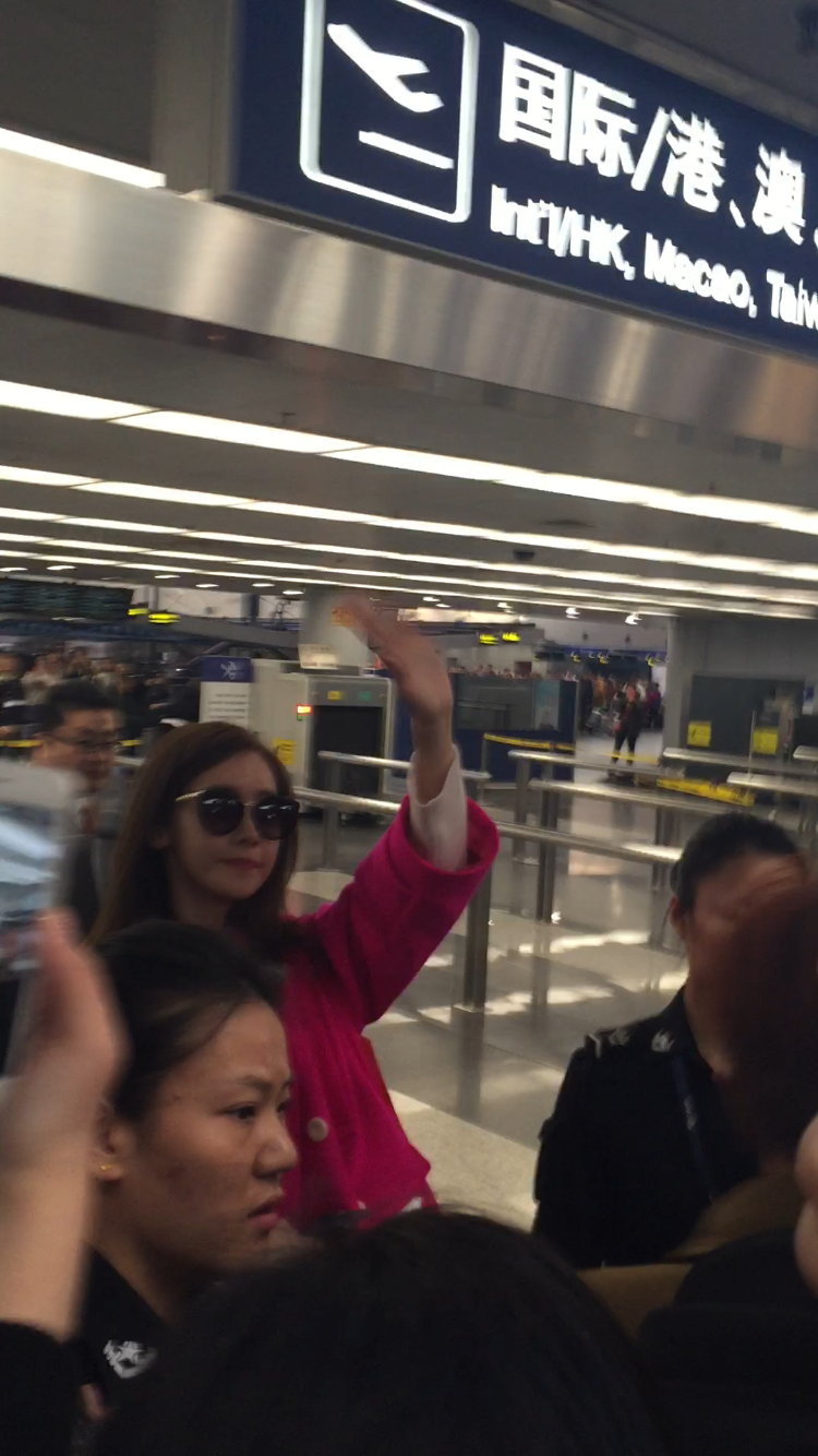 [PIC][06-12-2015]YoonA trở về Hàn Quốc vào chiều nay A746aab2jw1eypvpjjh7ij20ku112kjl