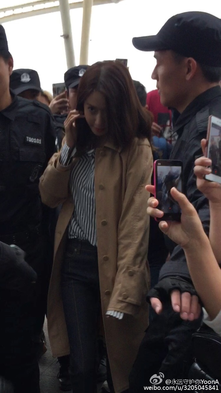 [PIC][20-04-2016]YoonA trở về Hàn Quốc + Đáp chuyến bay sang Nhật Bản dự sự kiện "Louis Vuitton Exhibition" vào chiều nay Bf091e51gw1f333kyq396j20ku11242c