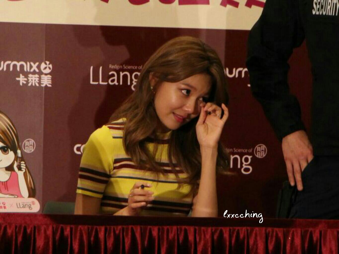 [PIC][04-02-2015]SooYoung xuất phát đi Hồng Kông để tham dự buổi fansign cho thương hiệu mỹ phẩm "LLang" - Page 3 D05c3bc1jw1eoytx6eb2uj211x0sgdif