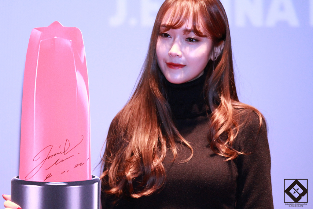 [PIC][07-11-2015]Jessica tham dự buổi Fansign cho dòng mỹ phẩm "J.ESTINA RED" tại "Myeongdong Lotte Cinema" vào chiều nay - Page 2 005NKn3rgw1exv6yc65qoj30sg0izkjl