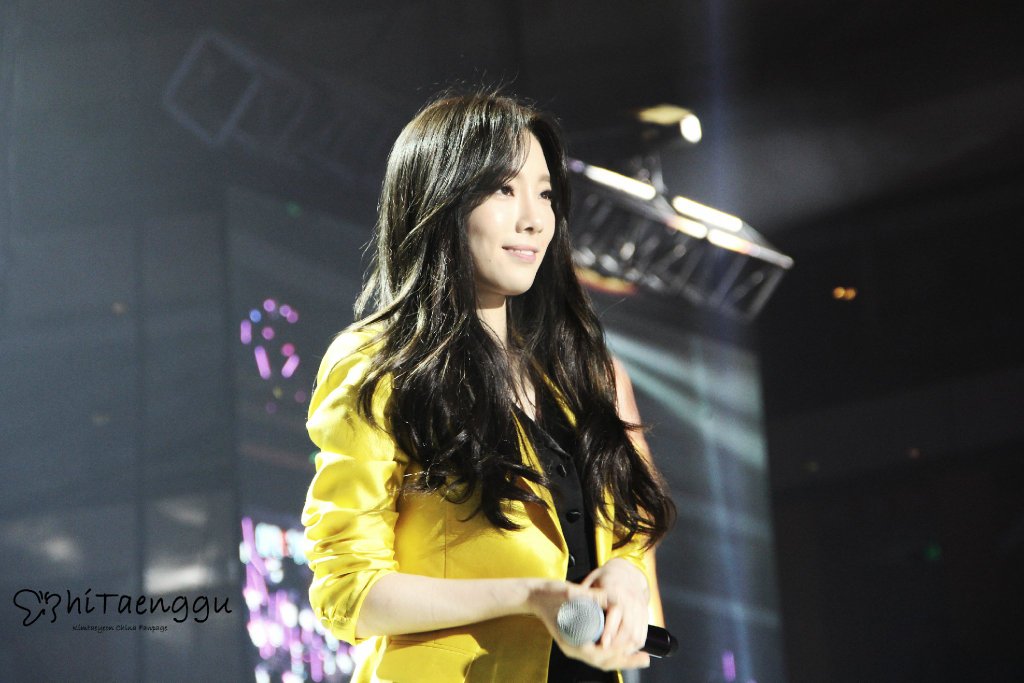 [PIC][21-11-2014]SNSD khởi hành đi Trung Quốc để tham gia "China for GG 1st Fan Party in NanJing" vào trưa nay - Page 17 005WnIUTgw1eo183litowj31kw11xdqg