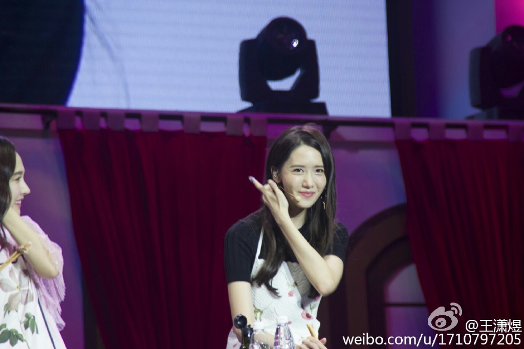 [PIC][24-07-2016]YoonA khởi hành đi Trùng Khánh - Trung Quốc để tham dự "2016 YoonA 1st Fanmeet - BLOSSOM in Chongqing" vào sáng nay - Page 3 65f8b195gw1f65z2zute0j21400qotcx