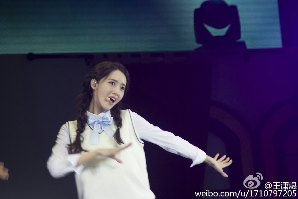 [PIC][24-07-2016]YoonA khởi hành đi Trùng Khánh - Trung Quốc để tham dự "2016 YoonA 1st Fanmeet - BLOSSOM in Chongqing" vào sáng nay - Page 3 65f8b195gw1f65z3b9aucj21400qoq6b