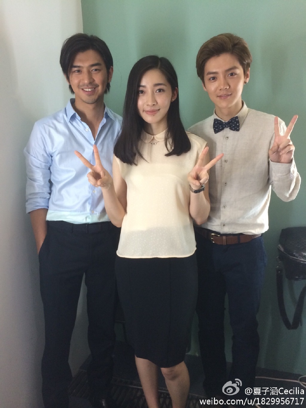[OTHER] Luhan with Back to 20 cast and crew members [12P] 6d12ec6djw1eiswnjkye0j20xc18ggty