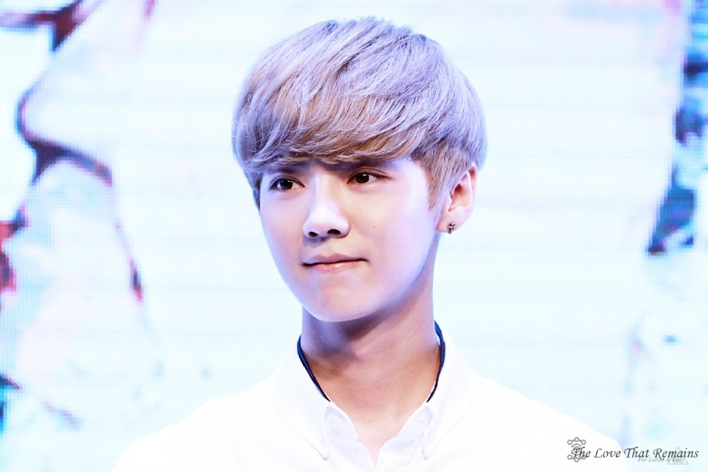 [FANTAKEN] 140728 Meilishuo Fansign in Beijing [27P]  B5cc5e26gw1eiswwdsgcfj215o0rs43l