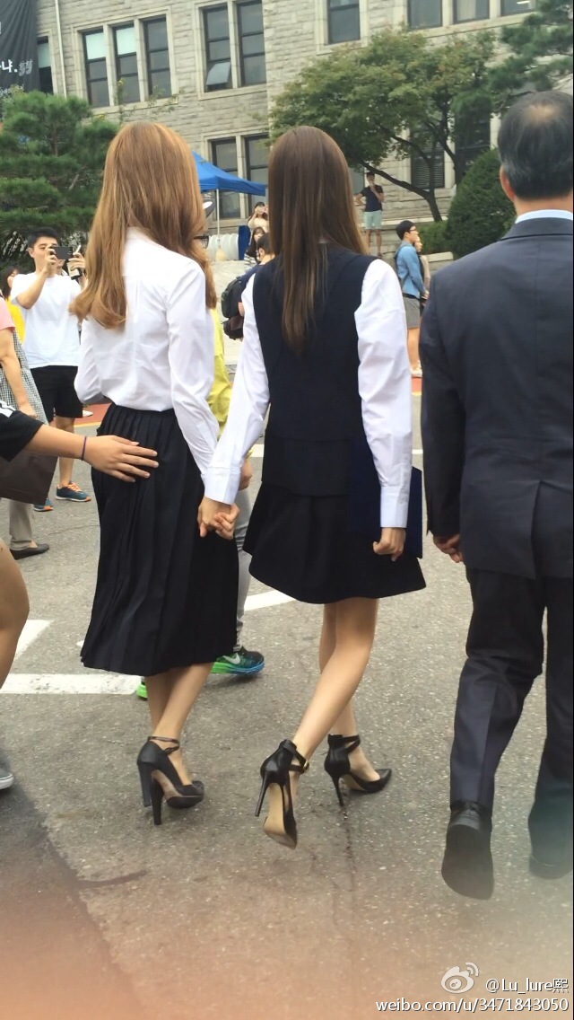 [PIC][17-09-2014]YoonA và SeoHyun tham dự Lễ bổ nhiệm Đại sứ cho trường ĐH Dongguk vào trưa nay - Page 2 Cef01eeajw1ekfujwmdwyj20hs0vkn29