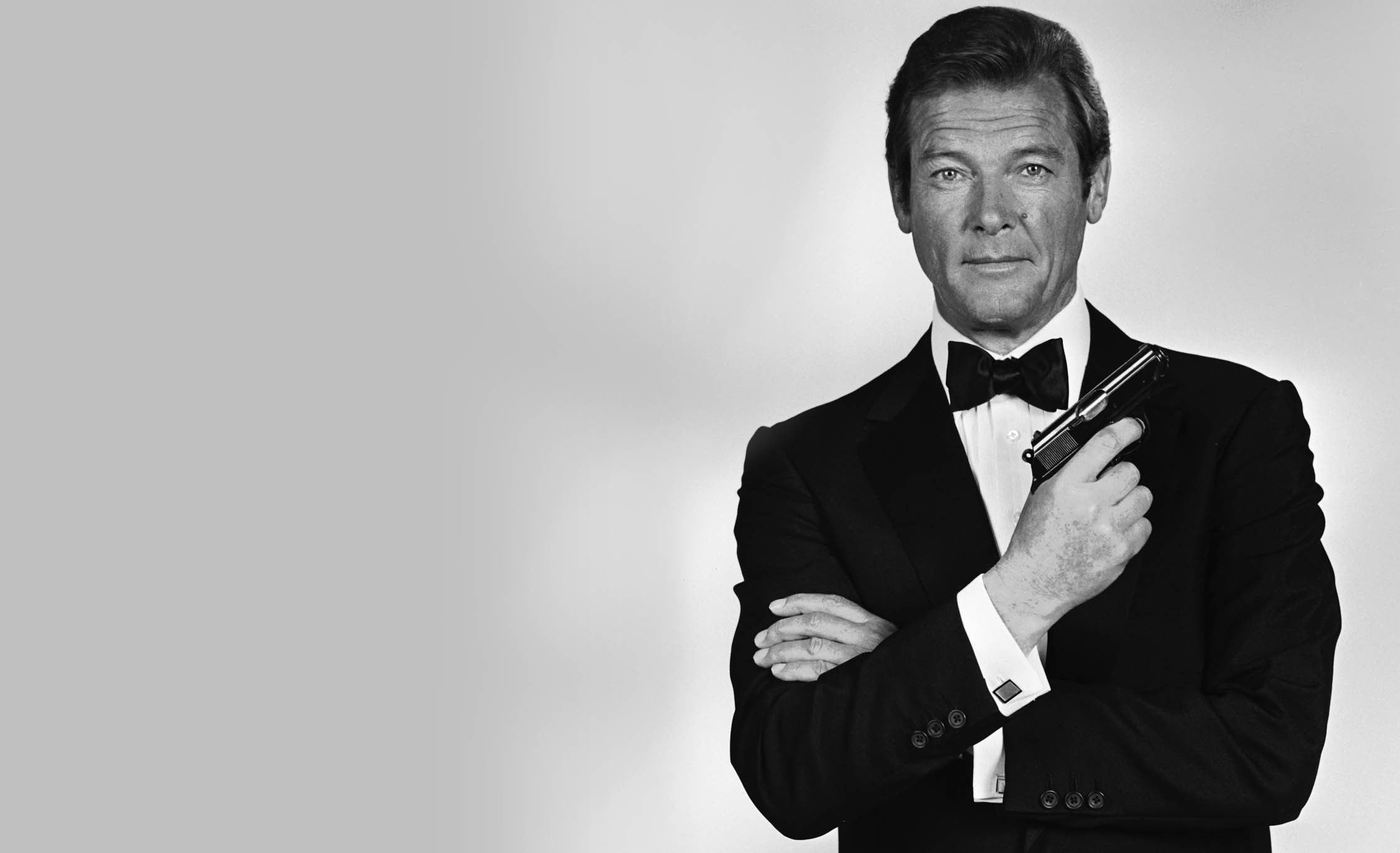 Roger Moore, l'espion que nous aimions... Roger-Moore-james-bond-BW