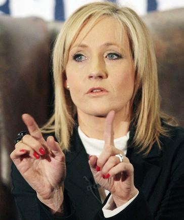 J.K. Rowling: the hands & handprints of the UK author! (Harry Potter) 1283332557jkrowlingafp