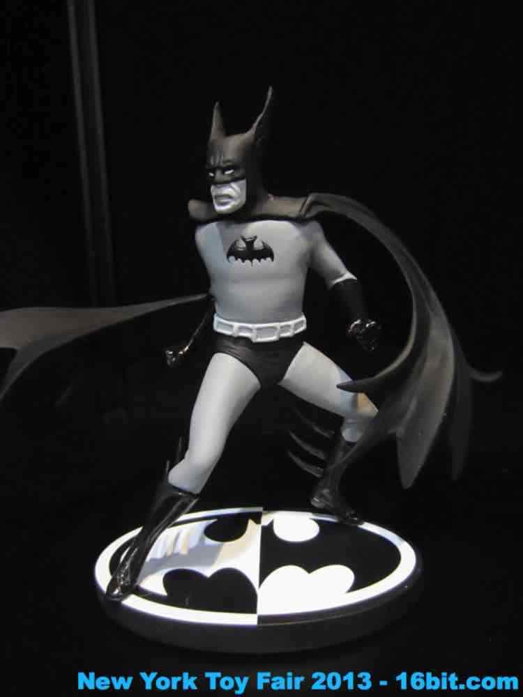 [DC Collectibles] Batman: Black and White - Artistas ainda não homenageados - Página 3 Toyfair2013-dc-batman44