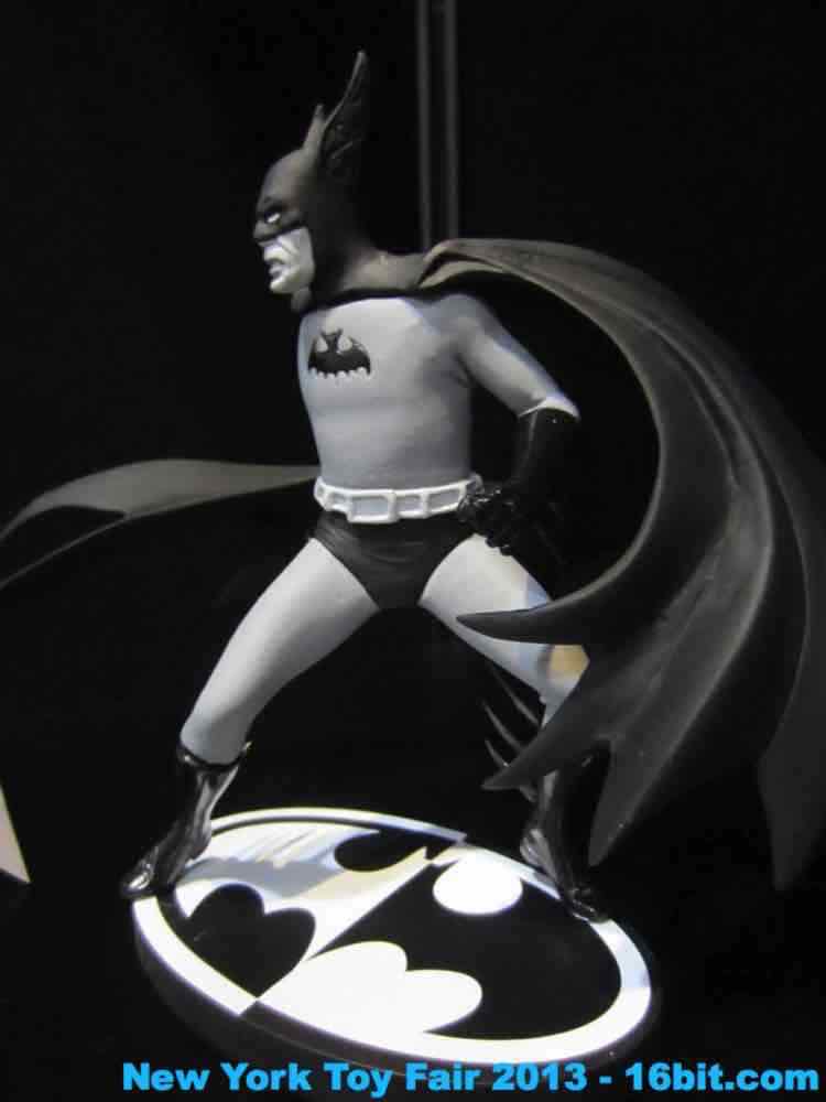 [DC Collectibles] Batman: Black and White - Artistas ainda não homenageados - Página 3 Toyfair2013-dc-batman47