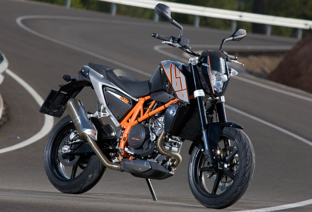 ktm 690 il a essayer Ktm-690-duke-2012-face