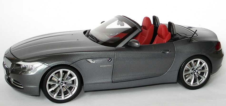 Novedades Kyosho 1zu18_BMW_Z4_Roadster_E89_spacegraumet_BMW_Kyosho_80432147085_17350_02