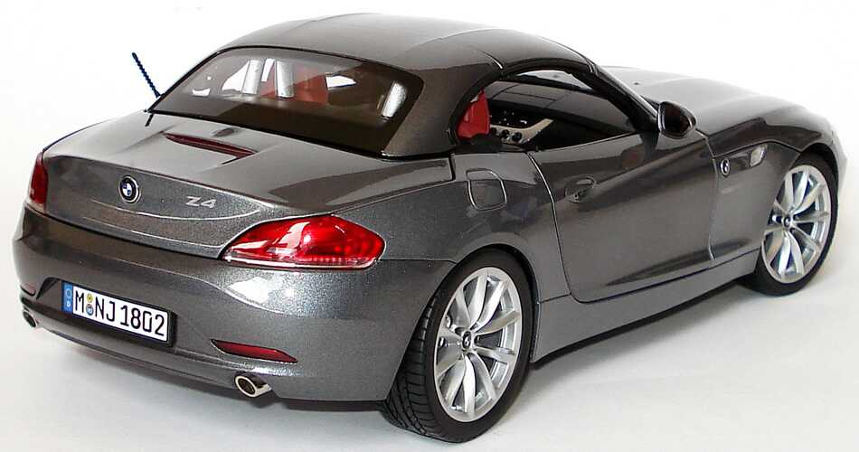 Novedades Kyosho 1zu18_BMW_Z4_Roadster_E89_spacegraumet_BMW_Kyosho_80432147085_17350_13