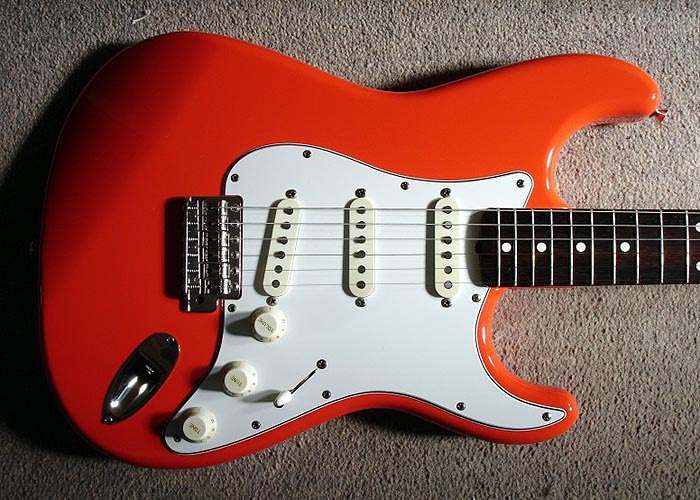 Squier JV Fiesta_red_strat_extra-large