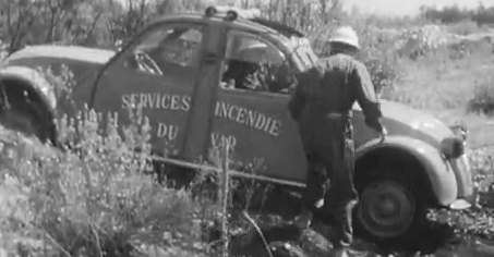 Automobiles you don't see everyday... Pompiers-var-2cv