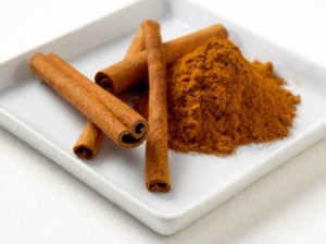 5 انواع من البهارات لها فوائد صحية مذهلة %D9%82%D8%B1%D9%81%D8%A9-Cinnamon-%D8%A7%D9%84%D9%82%D8%B1%D9%81%D8%A9-%D9%81%D9%88%D8%A7%D8%A6%D8%AF-%D8%A7%D9%87%D9%85%D9%8A%D8%A9-300x224