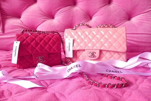 جبتلكم مجموعة شنط جميلة من chanel وبكل الالوان 01318165995