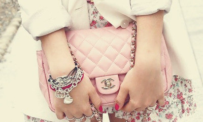 جبتلكم مجموعة شنط جميلة من chanel وبكل الالوان 01318168010