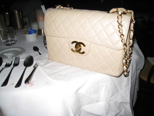 جبتلكم مجموعة شنط جميلة من chanel وبكل الالوان 21318165995