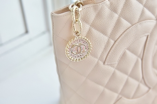 جبتلكم مجموعة شنط جميلة من chanel وبكل الالوان 41318167400