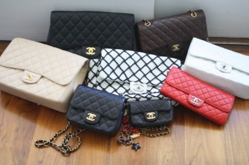 جبتلكم مجموعة شنط جميلة من chanel وبكل الالوان 61318168522