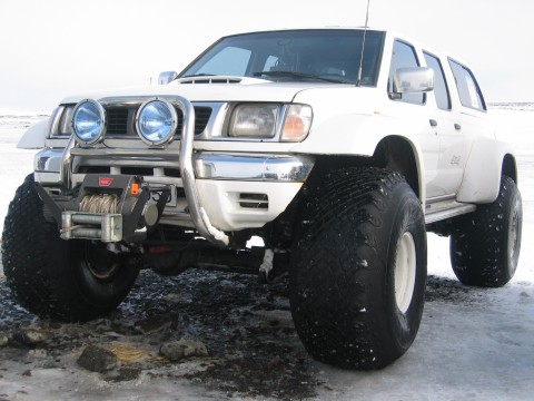 nissan  sky line  and  fetic 4x4-hofsjokull-nissan