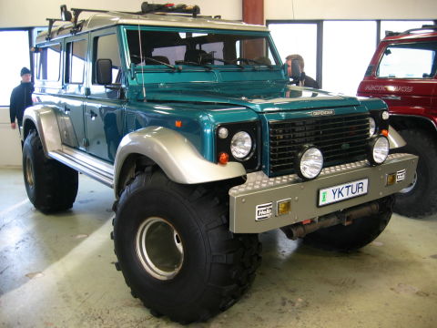 Petites photos de très gros lands - Page 2 4x4-trucks-iceland-land-rover-44