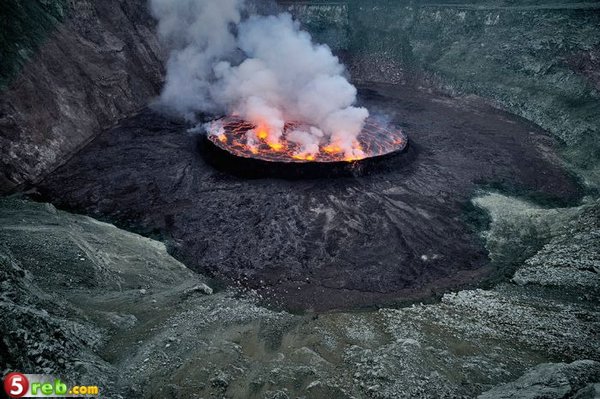 اكبر مصدّر للحمم البركانية في العالم 376