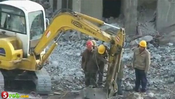عمال بناء مجانين في الصين 3