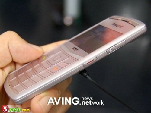 أحدث ما توصلت اليه التكنولوجيا الحديثة SamsungSPH-V9900_1