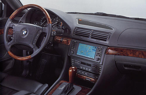 [BMW 740 i E38] Changement de console centrale par une 16/9 E38_16-9_monitor-c