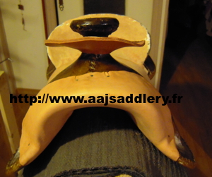 SELLE WESTERN - Les dessous de la fabrication d'une selle western (de qualité)  Enfilage_cup