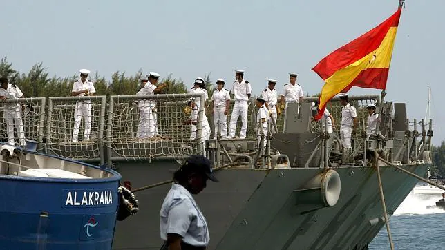 Defensa empezará en febrero a entrenar vigilantes privados para los atuneros 15755434--644x362