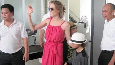 Angelina Jolie pesa 44 kilos e ingiere sólo 600 calorías por día Angelina-jolie-delgadez--478x270