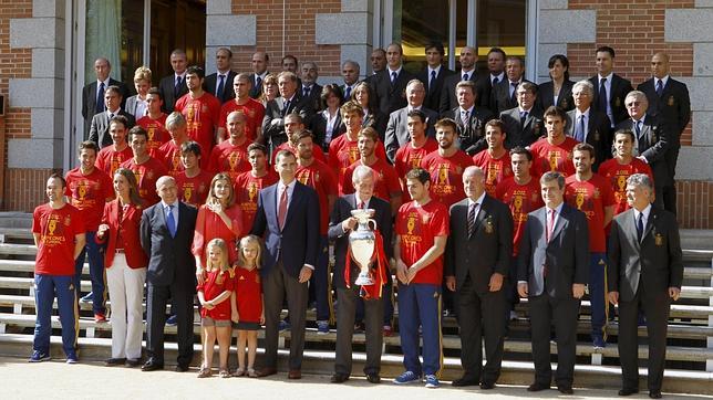 Partido de futbol de la fase final de la “UEFA EURO 2012” - Página 6 Foto-familia-zarzuela--644x362