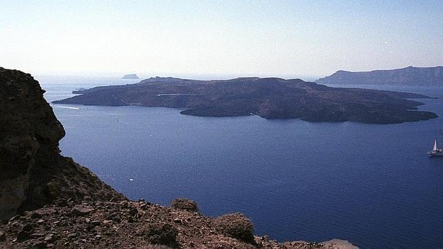 Un globo gigante de magma crece debajo del volcán Santorini Santorini1--644x362